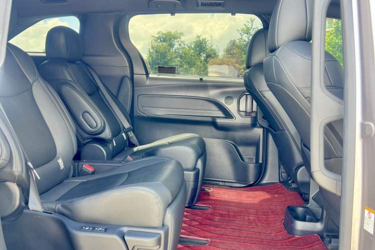 Used Toyota Sienna 2021 2.5L Hybrid Premium Edition
