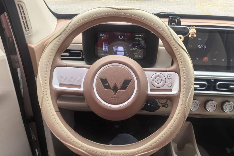 Used Wuling Hongguang MINIEV 2024 3rd Generation 215km Advanced Version
