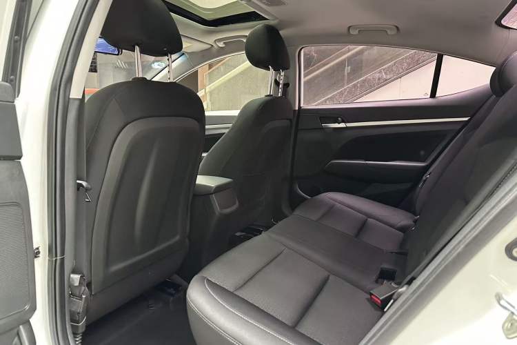 Used Hyundai Elantra 2016 1.6L Automatic ZhiXuan – Elite Version
