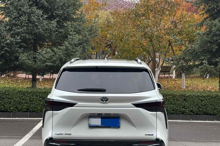 Used Toyota Granvia 2023 2.5L Hybrid Flagship VIP Edition
