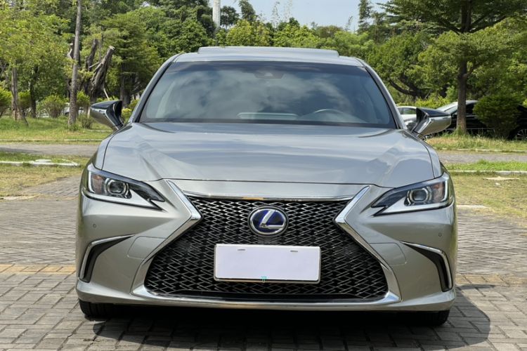 Used Lexus ES 2021 300h Excellence Edition
