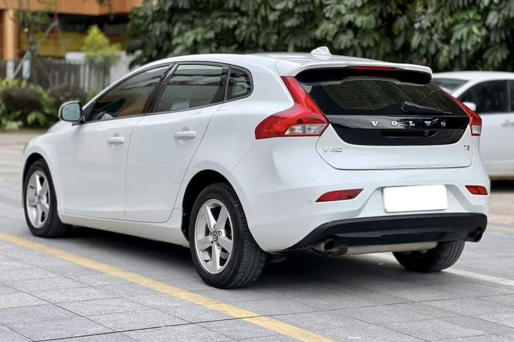 Used Volvo V40 2016 T3 Zhiyi Edition
