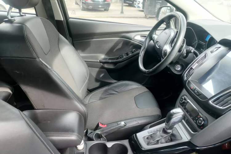 Used Ford Focus 2012 Hatchback 1.6L Automatic Fashion Edition
