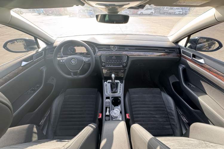 Used Volkswagen Magotan 2017 330TSI DSG Luxury Model
