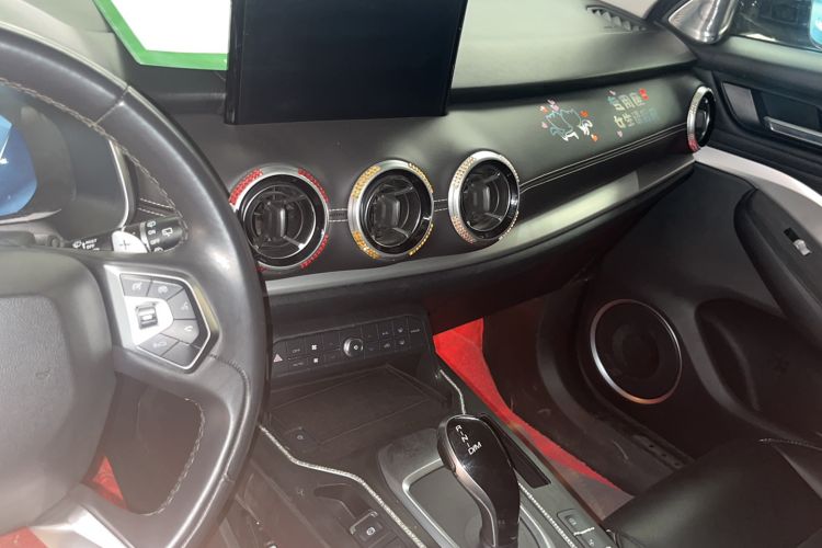 Used Wey VV6 2018 2.0T Two-Wheel-Drive Ultra-Luxury Version China V Standard
