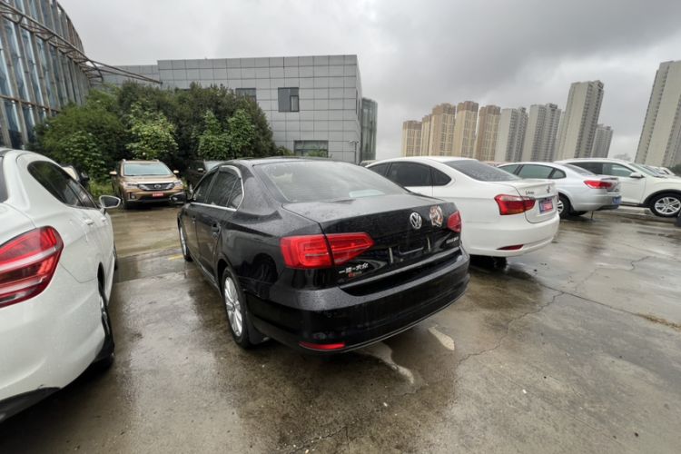 Used Volkswagen Sagitar 2015 1.6L Manual Comfort Model
