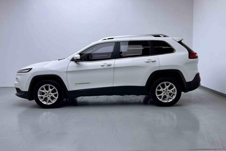 Used  Cherokee 2017 2.0L Superior Edition
