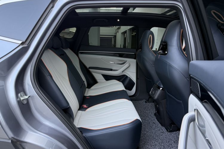 Used BYD Song PLUS New Energy 2024 HONOR Edition DM-i 110km Flagship PLUS
