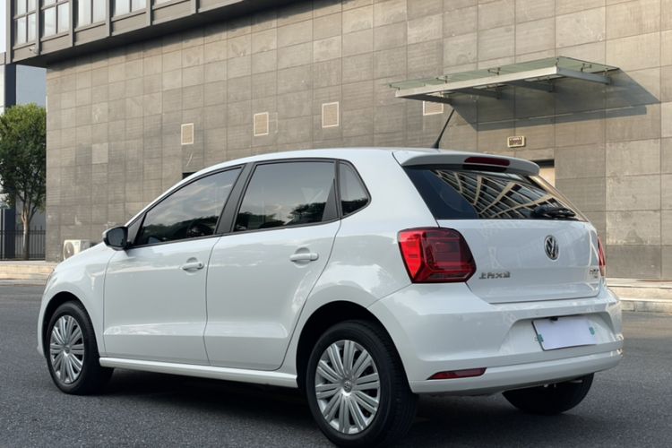 Used Volkswagen Polo 2016 1.6L Automatic Comfort Model
