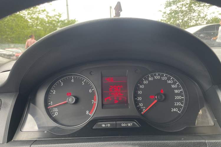 Used Volkswagen Santana 2015 1.6L Manual Fashion Edition
