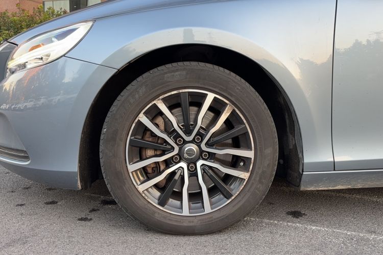 Used Volvo V40 2017 T3 Zhiyi Edition
