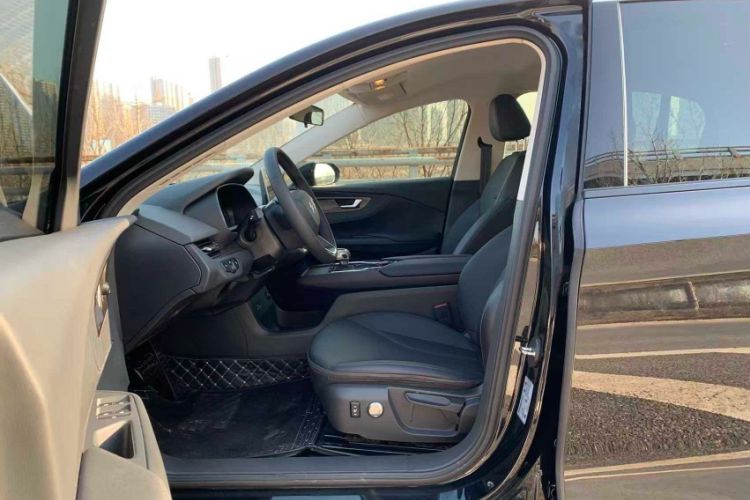 Used Hongqi E-QM5 2024 450km Range Commuter Version
