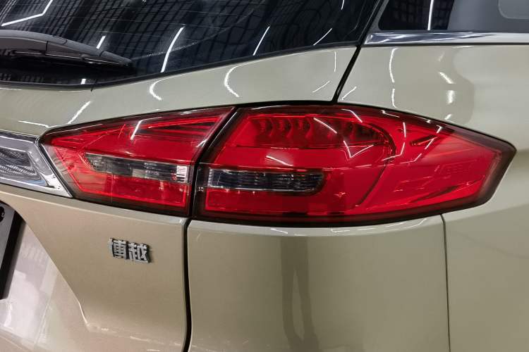 Used Geely Auto Emgrand X7 Sport 2016 2.0L Manual Smart Connect Version
