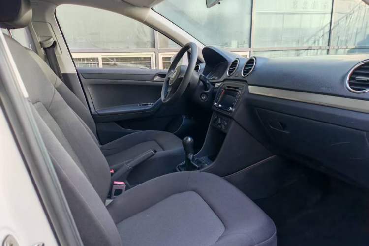 Used Volkswagen Jetta 2015 Value Edition 1.6L Manual Fashionable Style