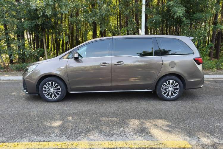 Used Buick GL8 2023 Land Executive Class Comfort Model
