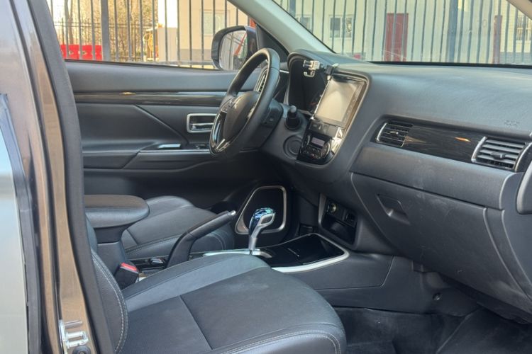 Used Mitsubishi Outlander 2018 2.0L Two-Wheel Drive Glory Edition 5 Seats
