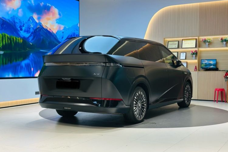 Used XPeng X9 2025 740 Ultra-Long Range Max
