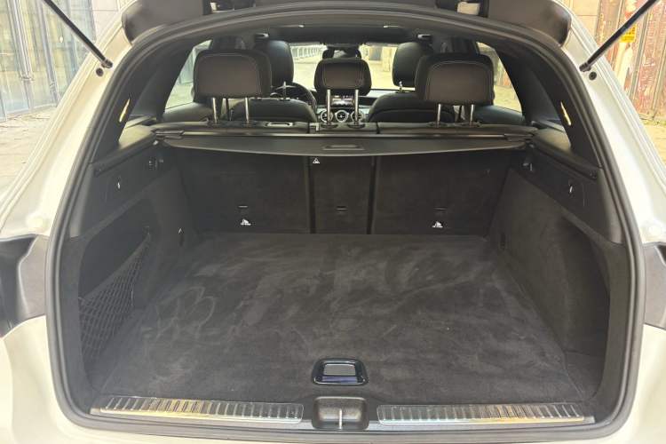 Used Mercedes-Benz GLC 2019 Facelift GLC 260 L 4MATIC Luxury Model
