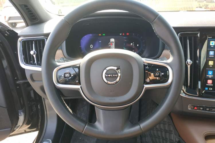 Used Volvo S90 2025 B5 Zhiyi Luxury Edition
