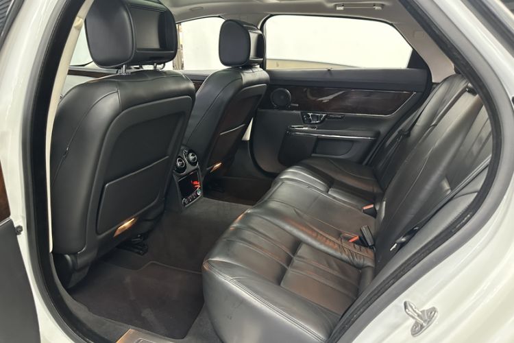 Used Jaguar XJ 2015 XJL 3.0 SC Two-Wheel-Drive Panoramic Business Edition
