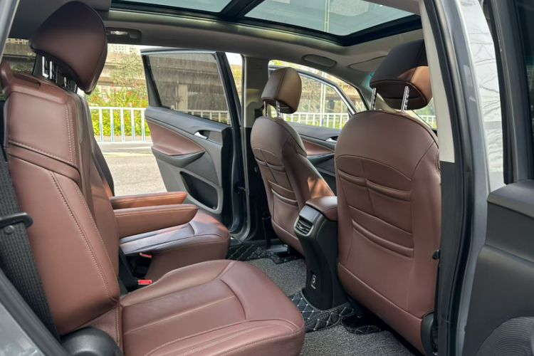 Used Buick GL6 2018 18T 6-Seater Luxury Model
