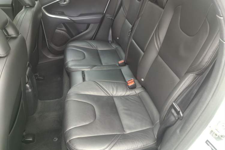 Used Volvo V40 2018 T3 Zhiya Edition
