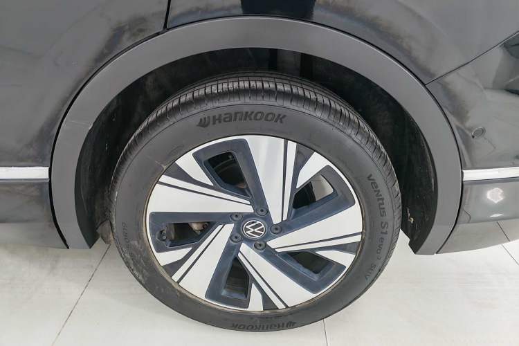 Used Volkswagen Tiguan L 2023 Restyled 330TSI Automatic Two-Wheel Drive R-Line Enhanced Comfort Version
