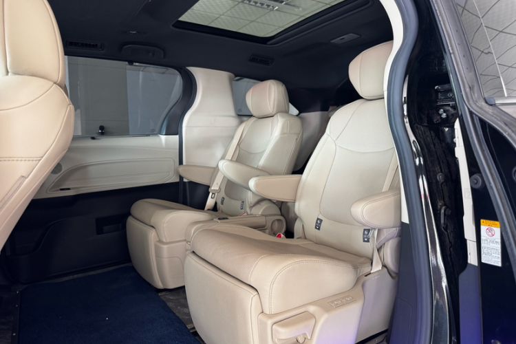 Used Toyota Sienna 2021 2.5L Hybrid Ultimate Edition
