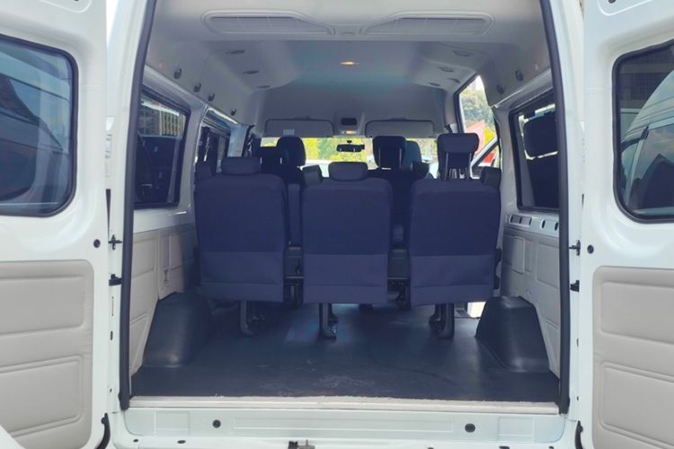 Used JMC Fushun 2025 2.0T 6MT Diesel Mid-Drive Mid-Roof Commercial Multi-Purpose 7-Seater Passenger Vehicle
