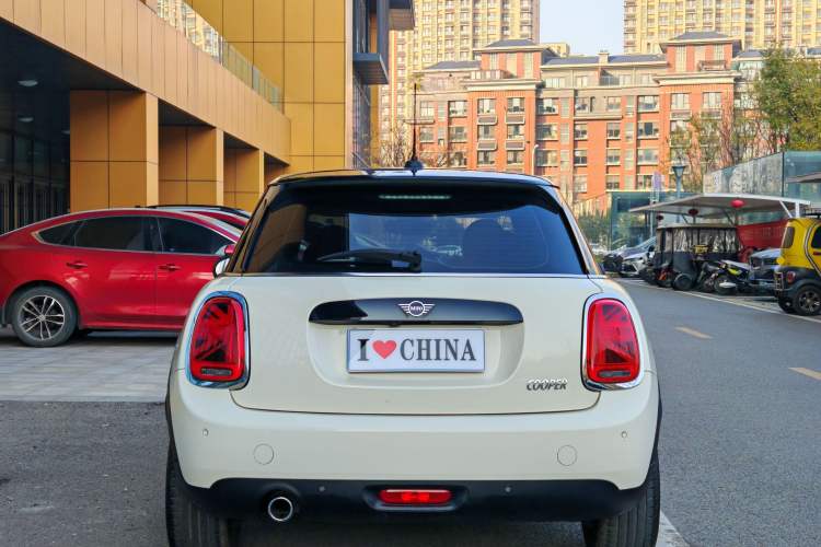 Used  MINI 2021 1.5T COOPER Classic Edition Five-Door Version
