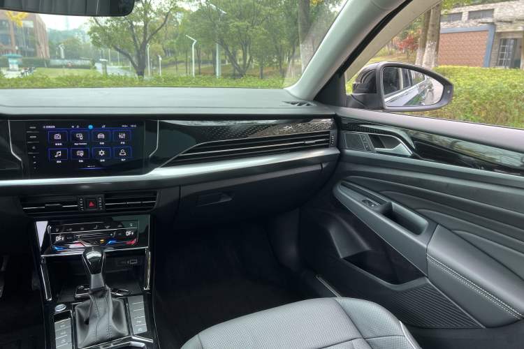 Used Volkswagen Passat 2023 330TSI Luxury Edition
