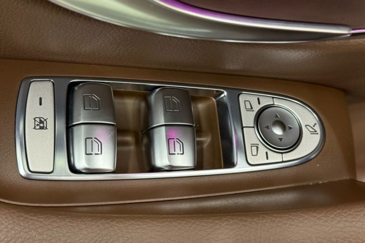 Used Mercedes-Benz E-Class 2023 Facelift E 260 L
