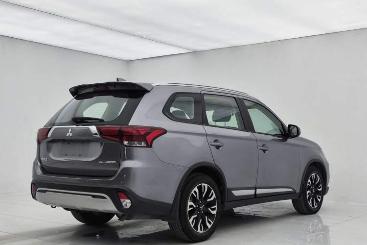 Used Mitsubishi Outlander 2019 2.0L Two-Wheel Drive Comfort Edition 7-Seater China VI Standard
