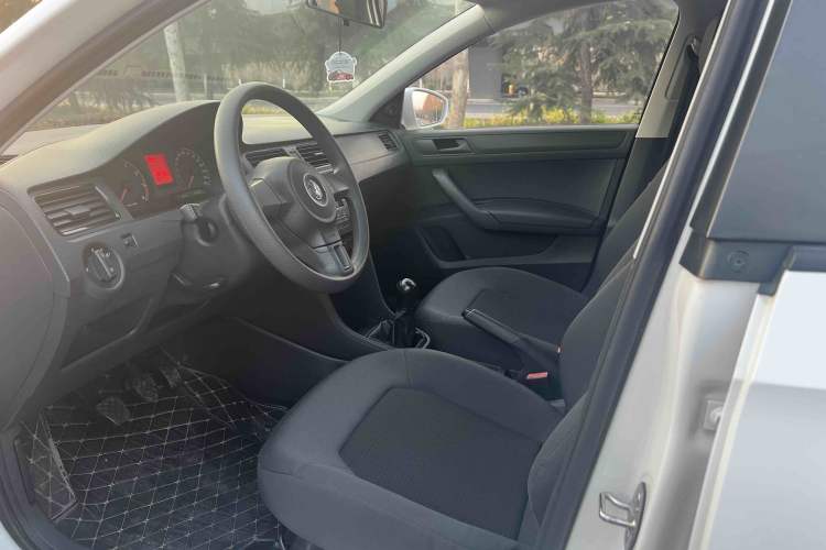 Used Volkswagen Santana 2015 1.6L Manual Fashion Edition
