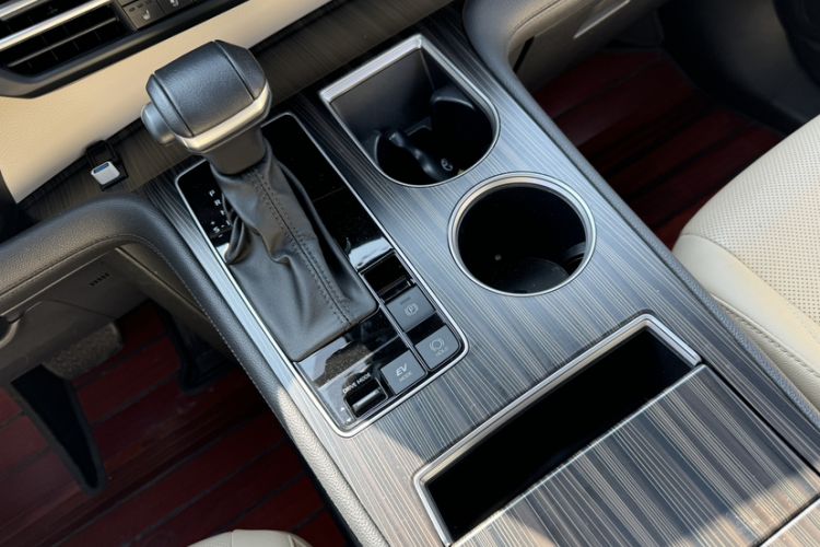 Used Toyota Granvia 2022 2.5L Hybrid Prestige Edition