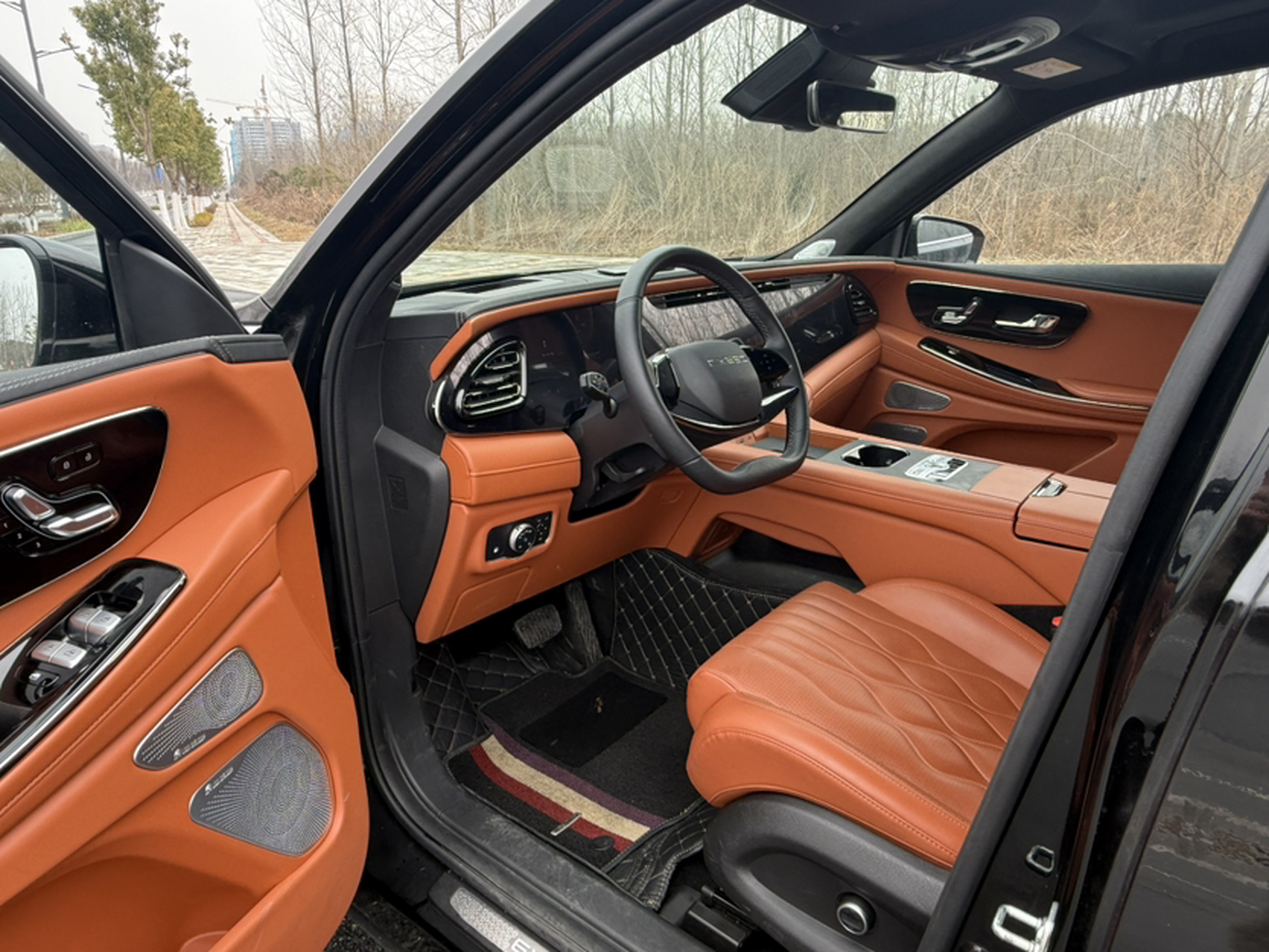 المقاعد الأمامية داخل السيارة