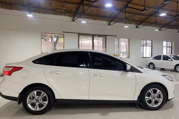 Used Ford Focus 2012 Sedan 1.6L Automatic Fashion Edition
