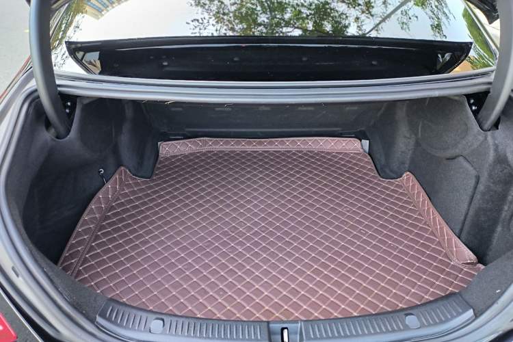 Used Mercedes-Benz E-Class 2020 Restyled E 300 L Sporty and Stylish Edition
