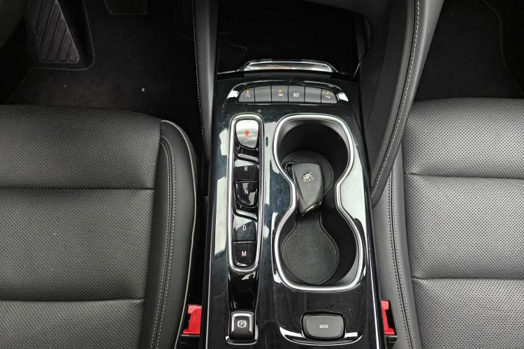 Used Buick Envision 2022 Facelift Encore S 552T Two-Wheel-Drive Luxury Model
