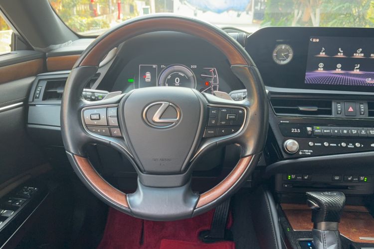 Used Lexus ES 2021 300h Premium Edition
