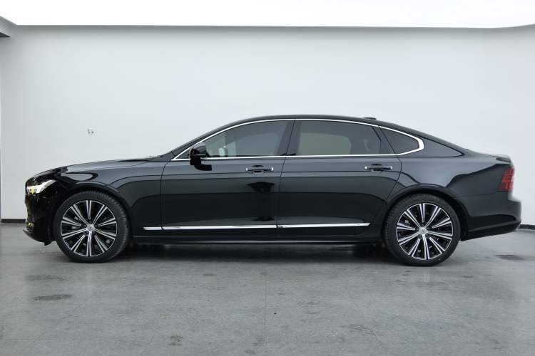 Used Volvo S90 2023 B5 Luxury Smart Edition