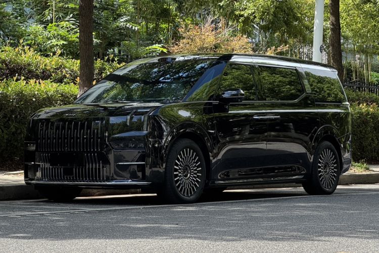 Used Zeekr 009 2024 7-Seater Aisle Version 108 kWh
