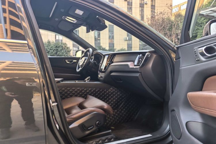 Used Volvo XC60 2022 B5 4x4 Smart Luxury Edition
