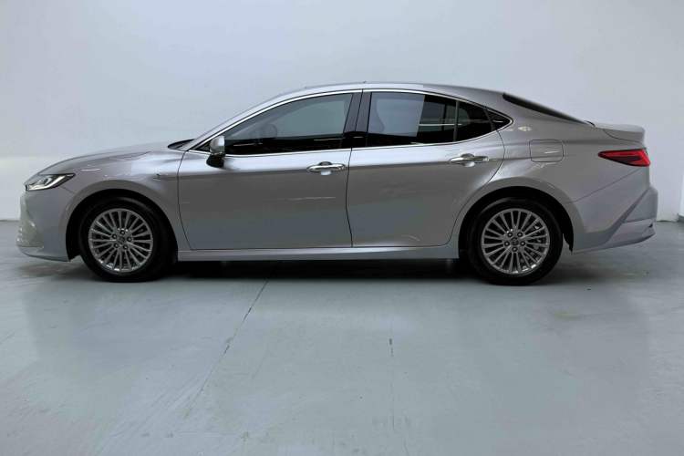 Used Toyota Camry 2024 Dual-Motor 2.0 HGVP Luxury Edition