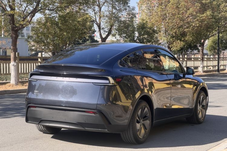 Used Tesla Model Y 2025 Rear-Wheel-Drive Version
