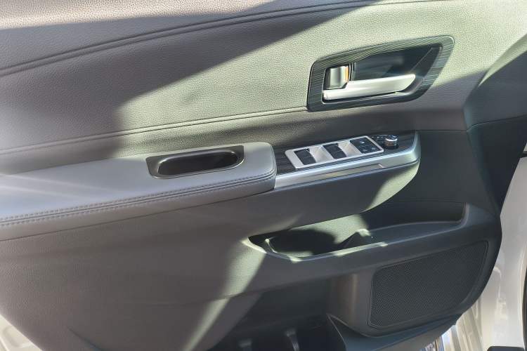 Used Toyota Sienna 2024 2.5L Hybrid Four-Wheel Drive Prestige Edition
