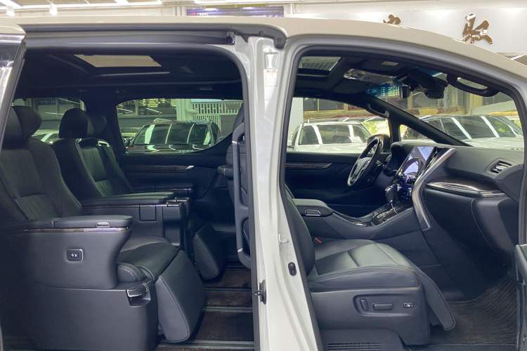 Used Toyota Vellfire 2021 Crown Dual-Engine 2.5L HV Prestige Edition
