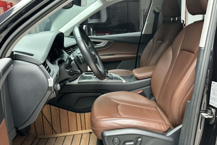 Used Audi Q7 2018 40 TFSI Comfort Model
