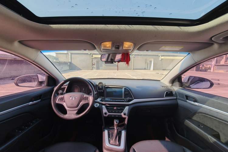 Used Hyundai Elantra 2016 1.6L Automatic ZhiXuan · Luxury Version
