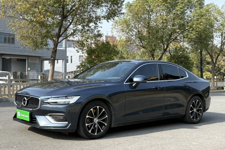 Used Volvo S60 2022 B4 Zhiyi Luxury Edition

